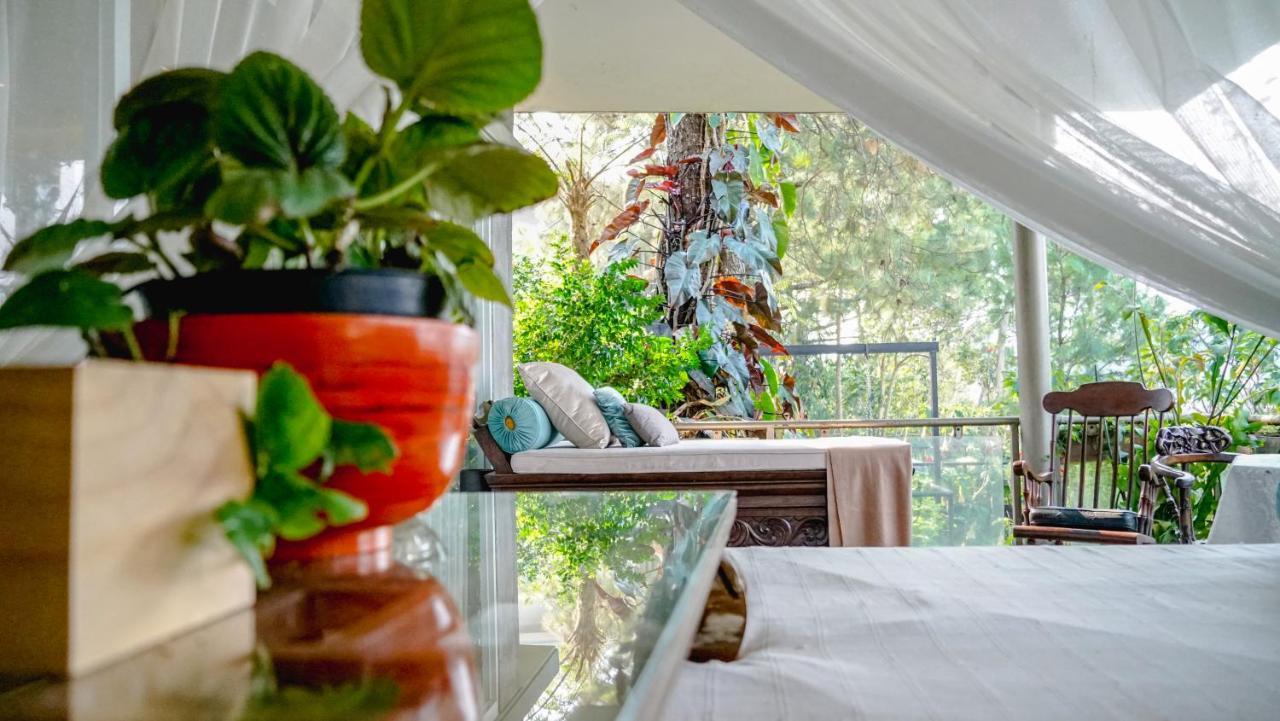 Ruth'S Bed & Breakfast Lembang Esterno foto