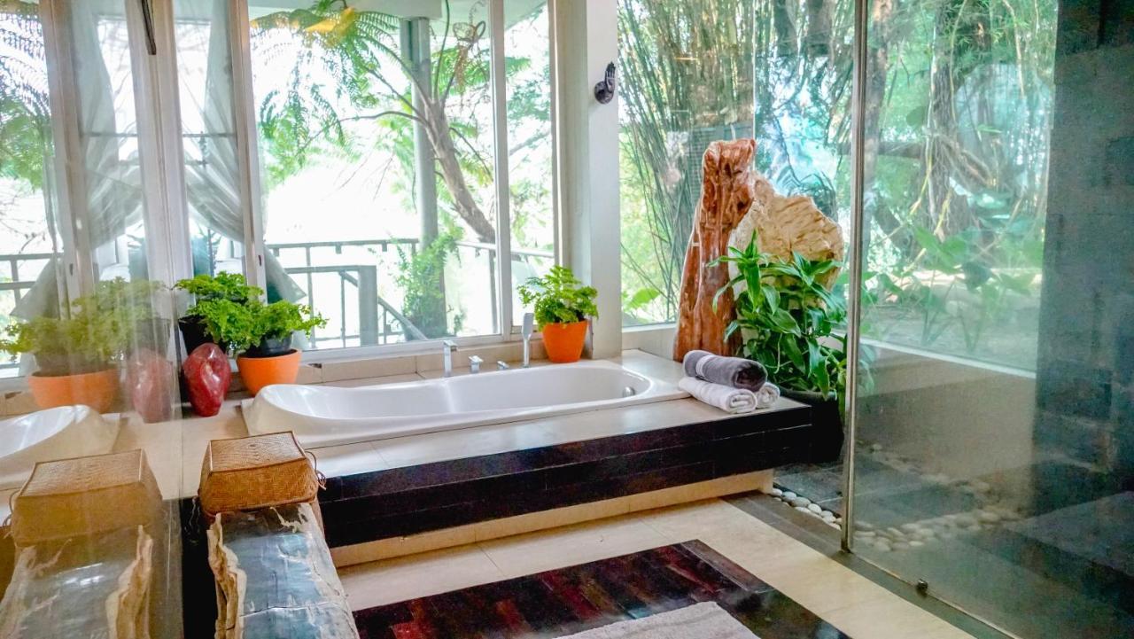 Ruth'S Bed & Breakfast Lembang Esterno foto
