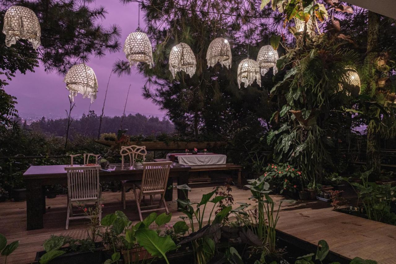 Ruth'S Bed & Breakfast Lembang Esterno foto