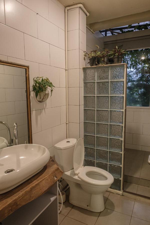 Ruth'S Bed & Breakfast Lembang Esterno foto