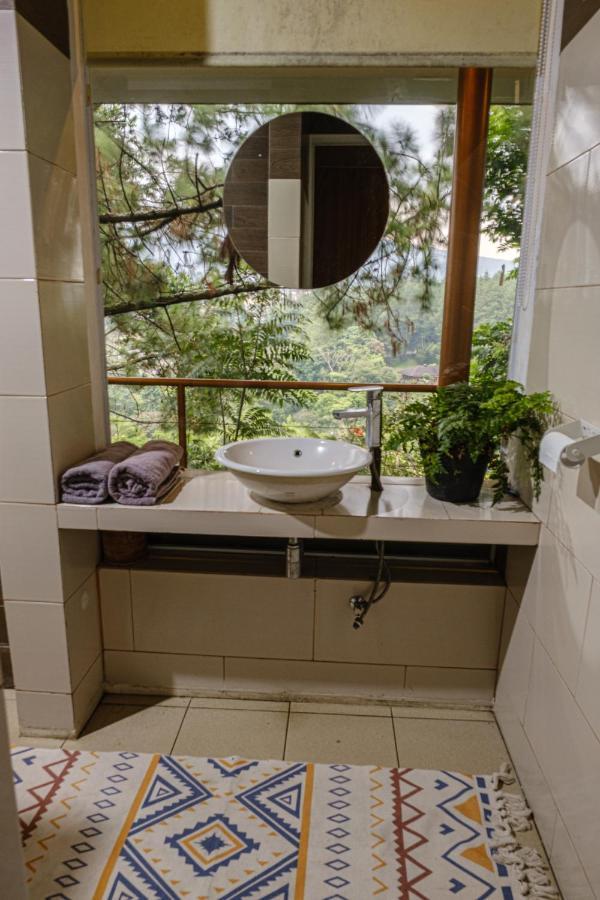Ruth'S Bed & Breakfast Lembang Esterno foto