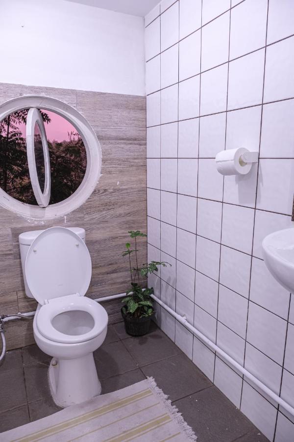 Ruth'S Bed & Breakfast Lembang Esterno foto