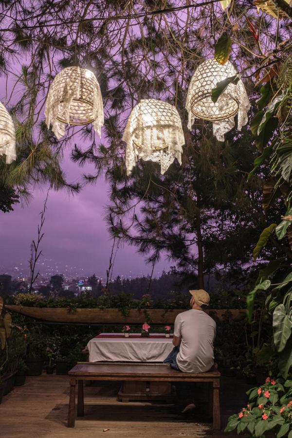 Ruth'S Bed & Breakfast Lembang Esterno foto