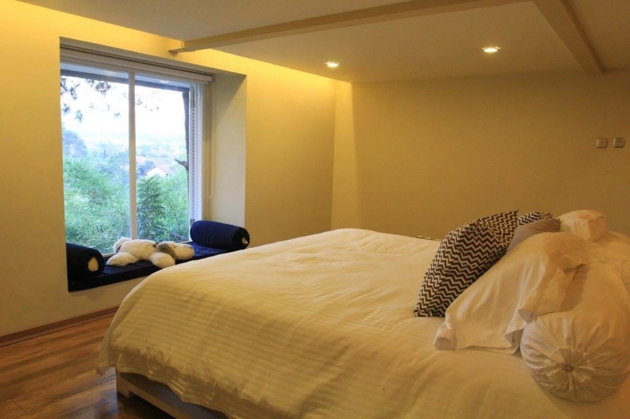Ruth'S Bed & Breakfast Lembang Esterno foto
