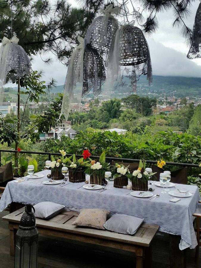 Ruth'S Bed & Breakfast Lembang Esterno foto